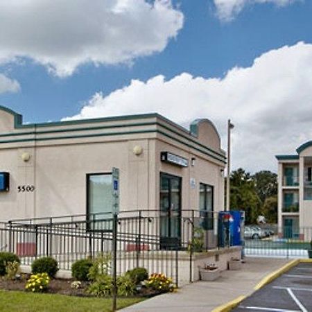 All Day Inn Sandston Extérieur photo
