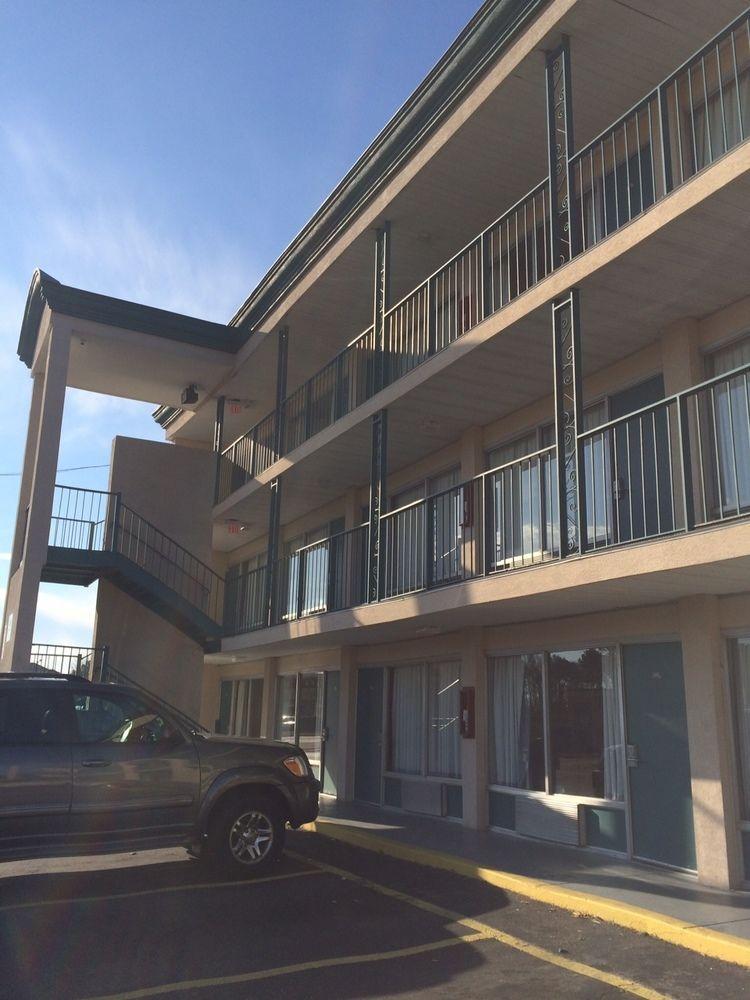 All Day Inn Sandston Extérieur photo