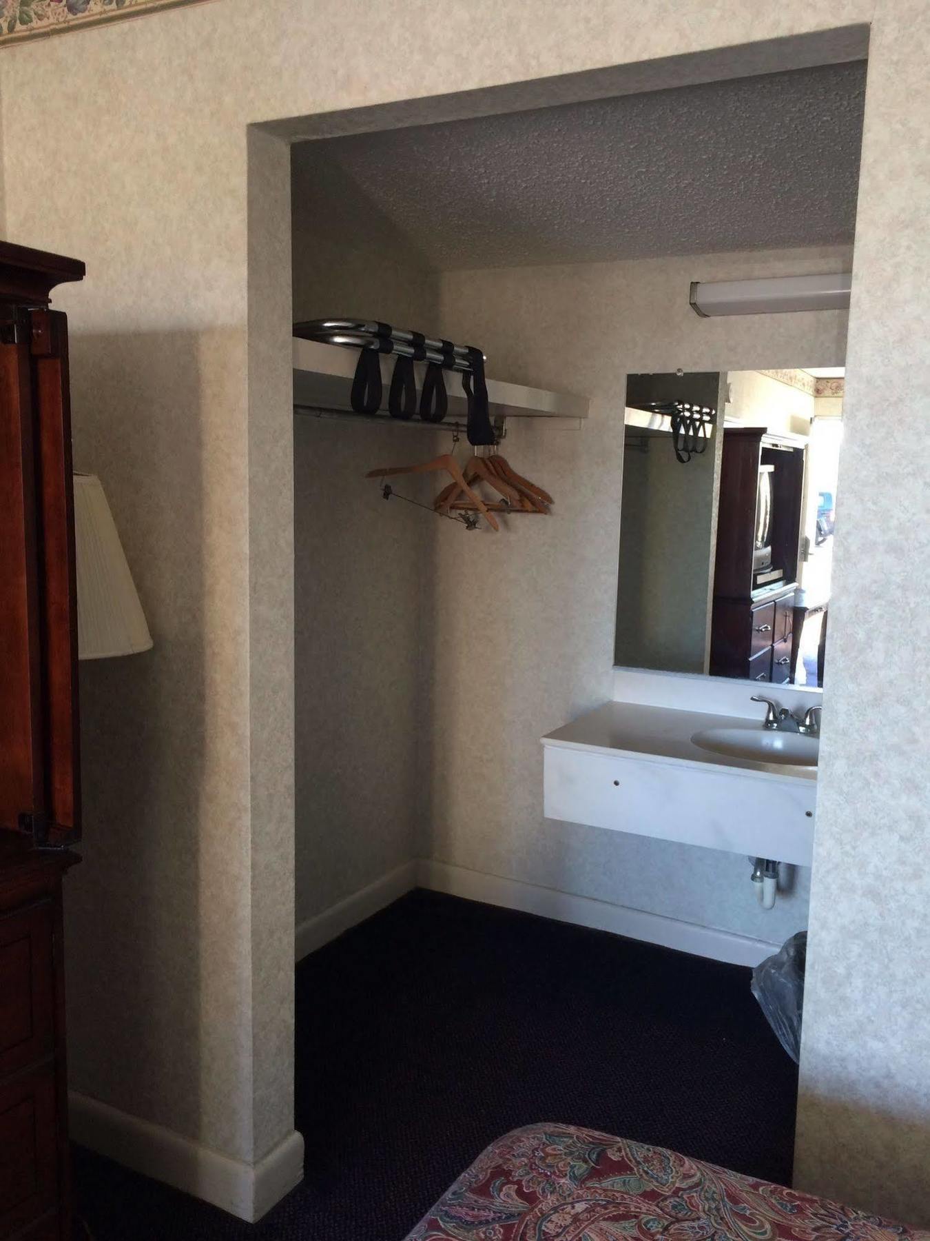 All Day Inn Sandston Extérieur photo